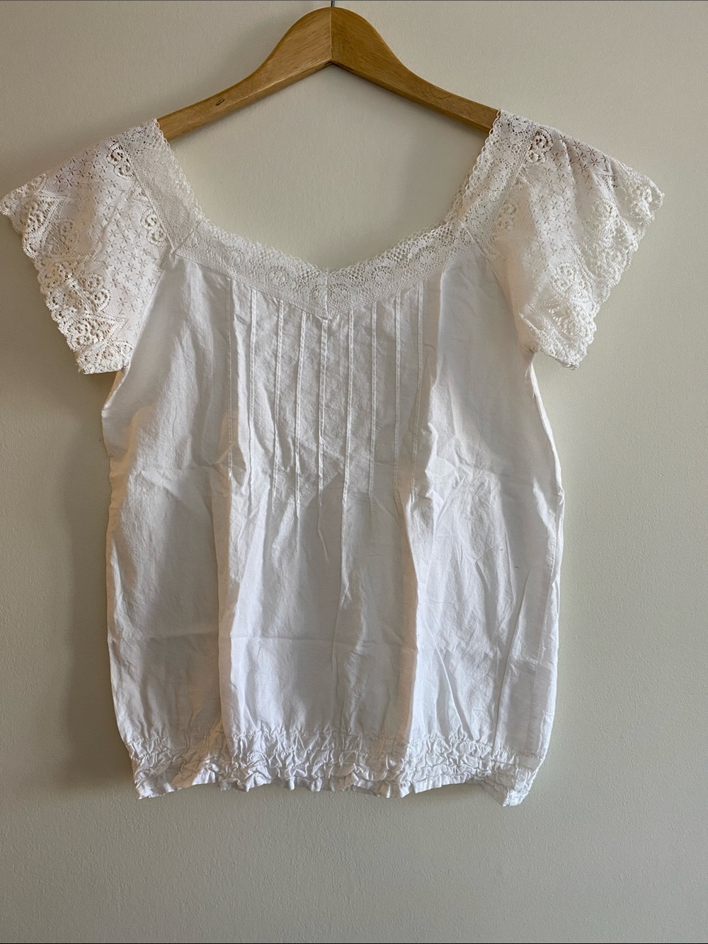 🎀3 for $19 ✨ Women’s White Lace Trim Peasant Top